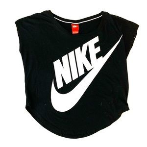 Black short sleeve Nike T